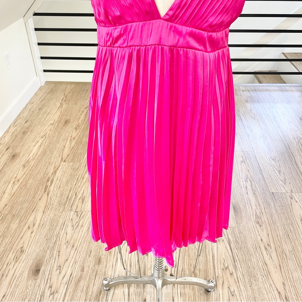 NWT M Jessica Simpson, hot pink low, cut, pleated mini dress - Picture 4 of 9